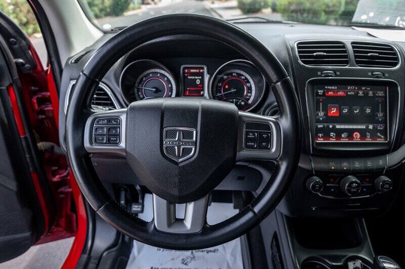 Used 2020 Dodge Journey Crossroad FWD image 12