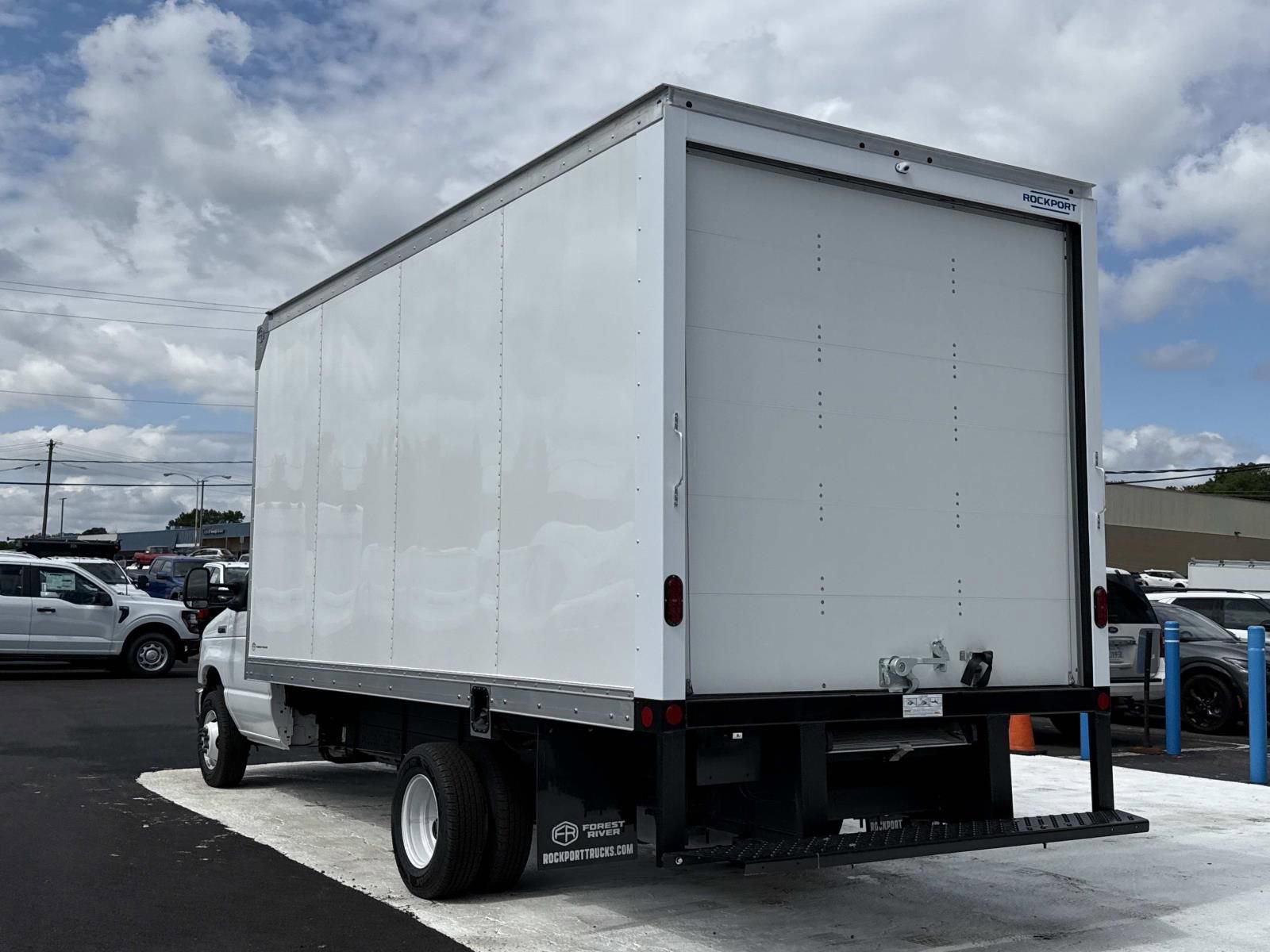 New 2027 Ford E-450 and Econoline 450 Super Duty w/ Power Equipment Group RWD image 5