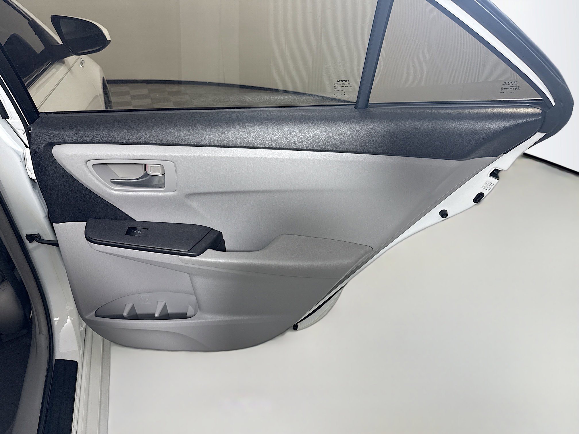 Used 2016 Toyota Camry LE image 28