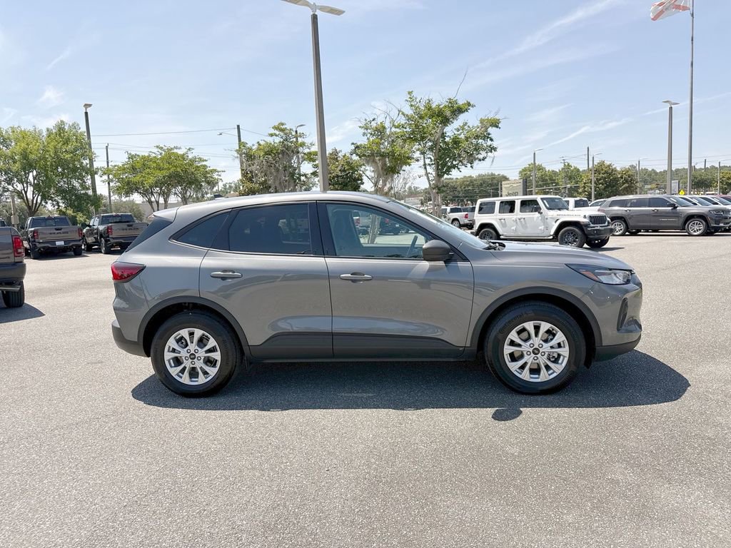 Used 2025 Ford Escape Active AWD/4WD image 2