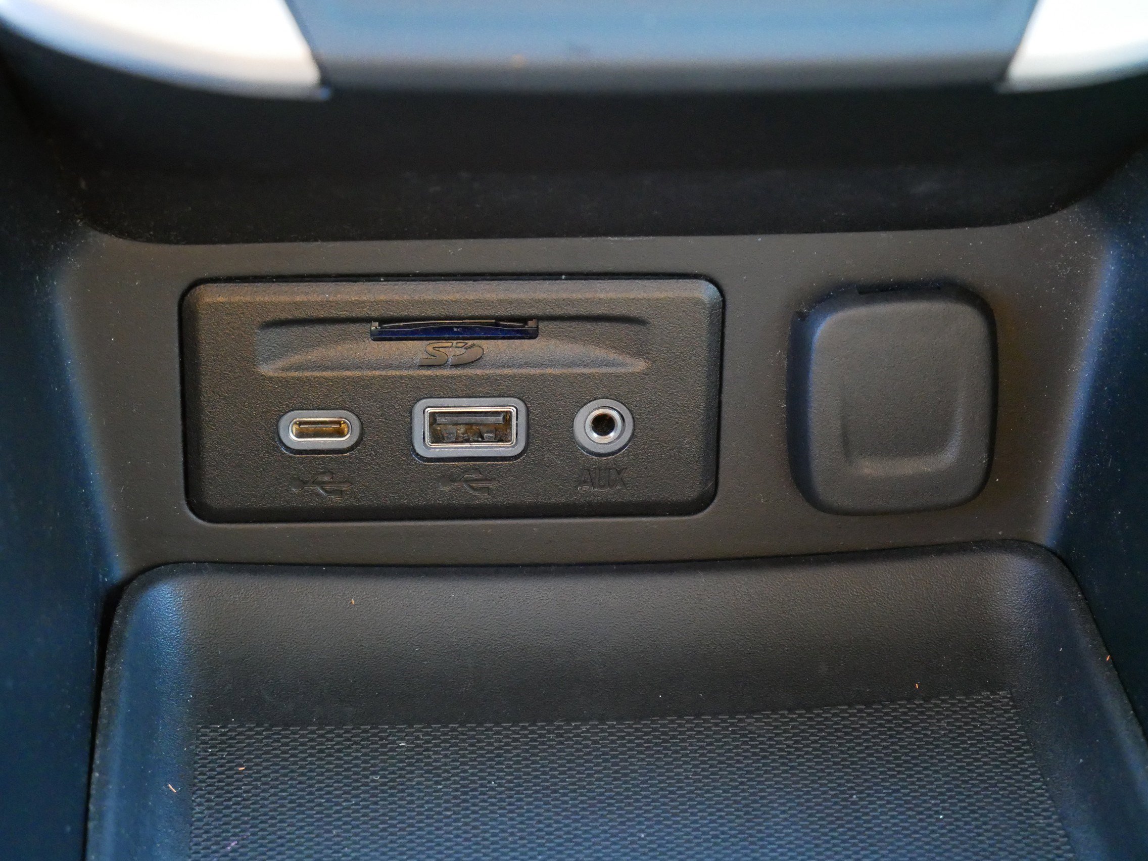 Used 2023 GMC Terrain SLT image 31