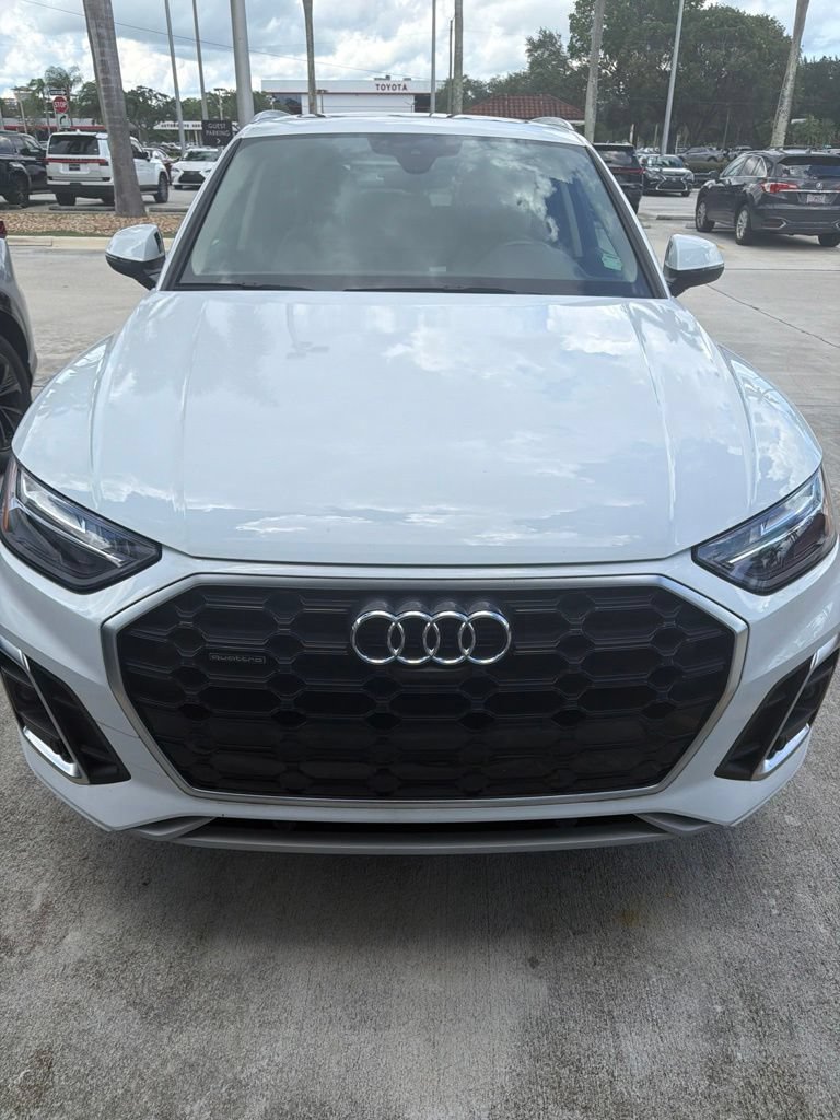 Used 2022 Audi Q5 2.0T Premium Plus w/ Premium Plus Package AWD/4WD image 5