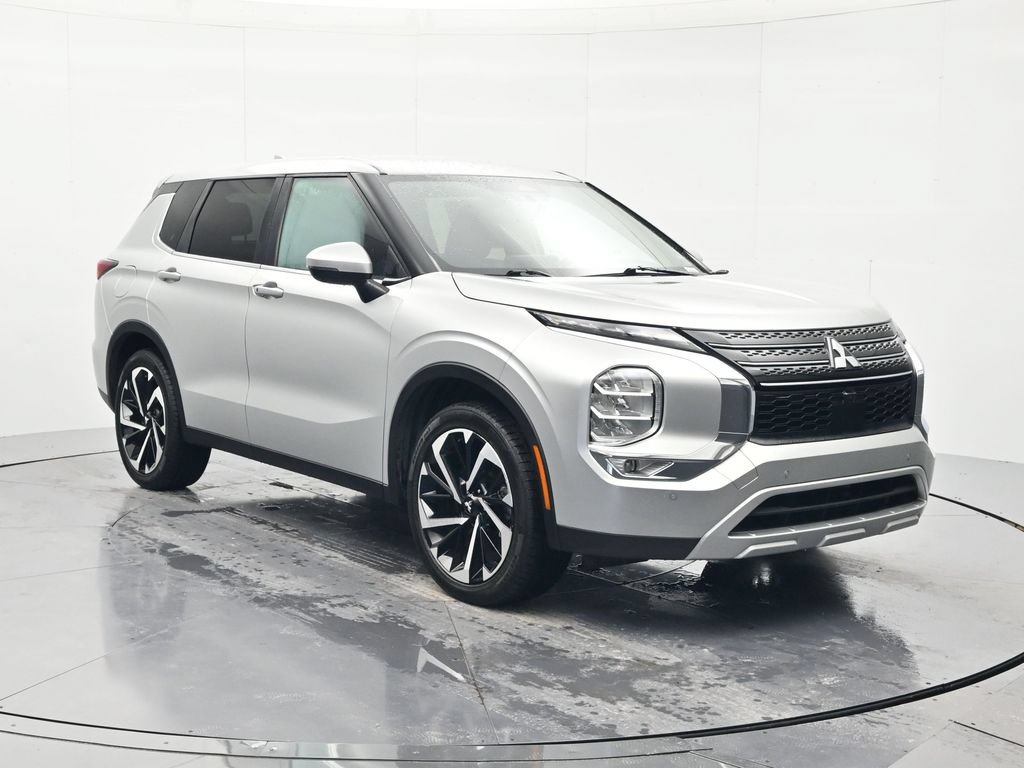 Used 2024 Mitsubishi Outlander SE FWD image 3