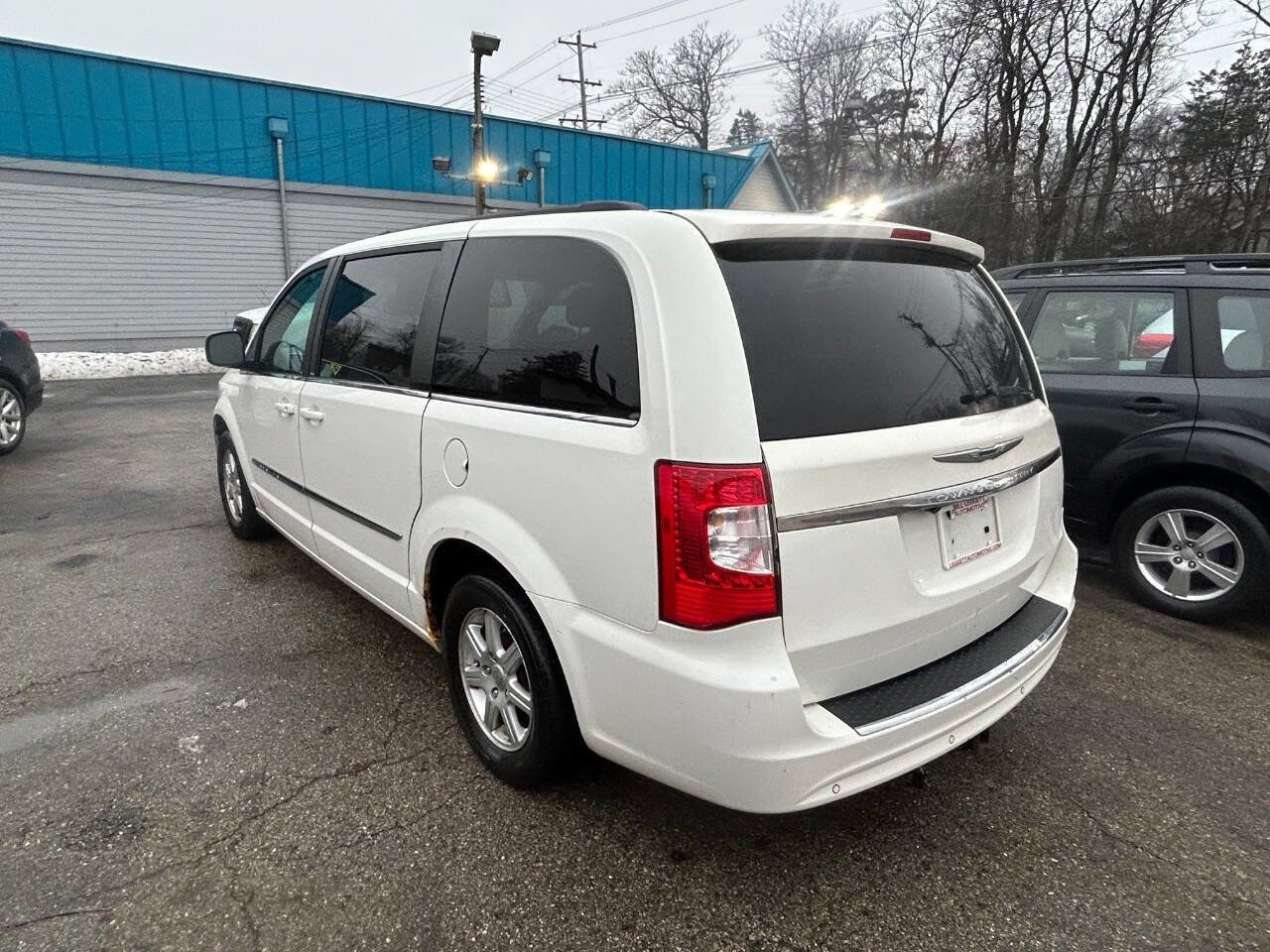 Used 2012 Chrysler Town & Country Touring w/ Entertainment Group #1 image 9