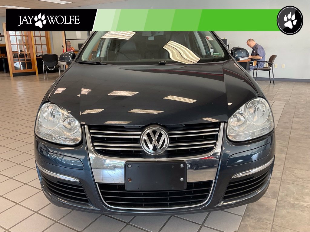 Used 2010 Volkswagen Jetta Limited Edition FWD image 2