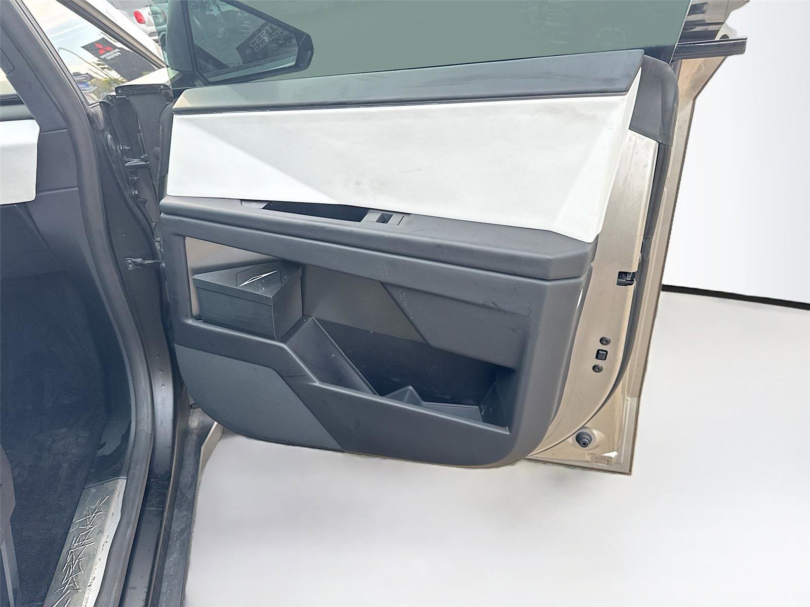 Used 2024 Tesla Cybertruck AWD Crew Cab image 8