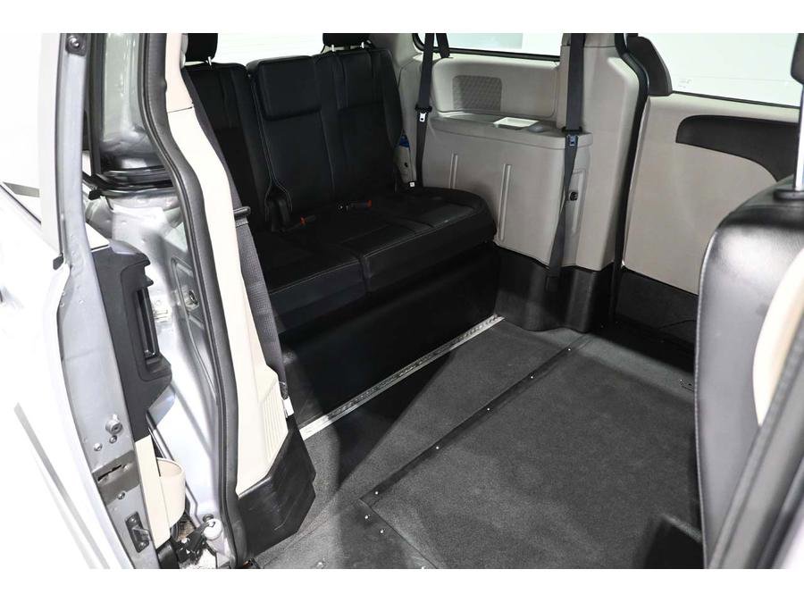 Used 2019 Dodge Grand Caravan SXT image 17