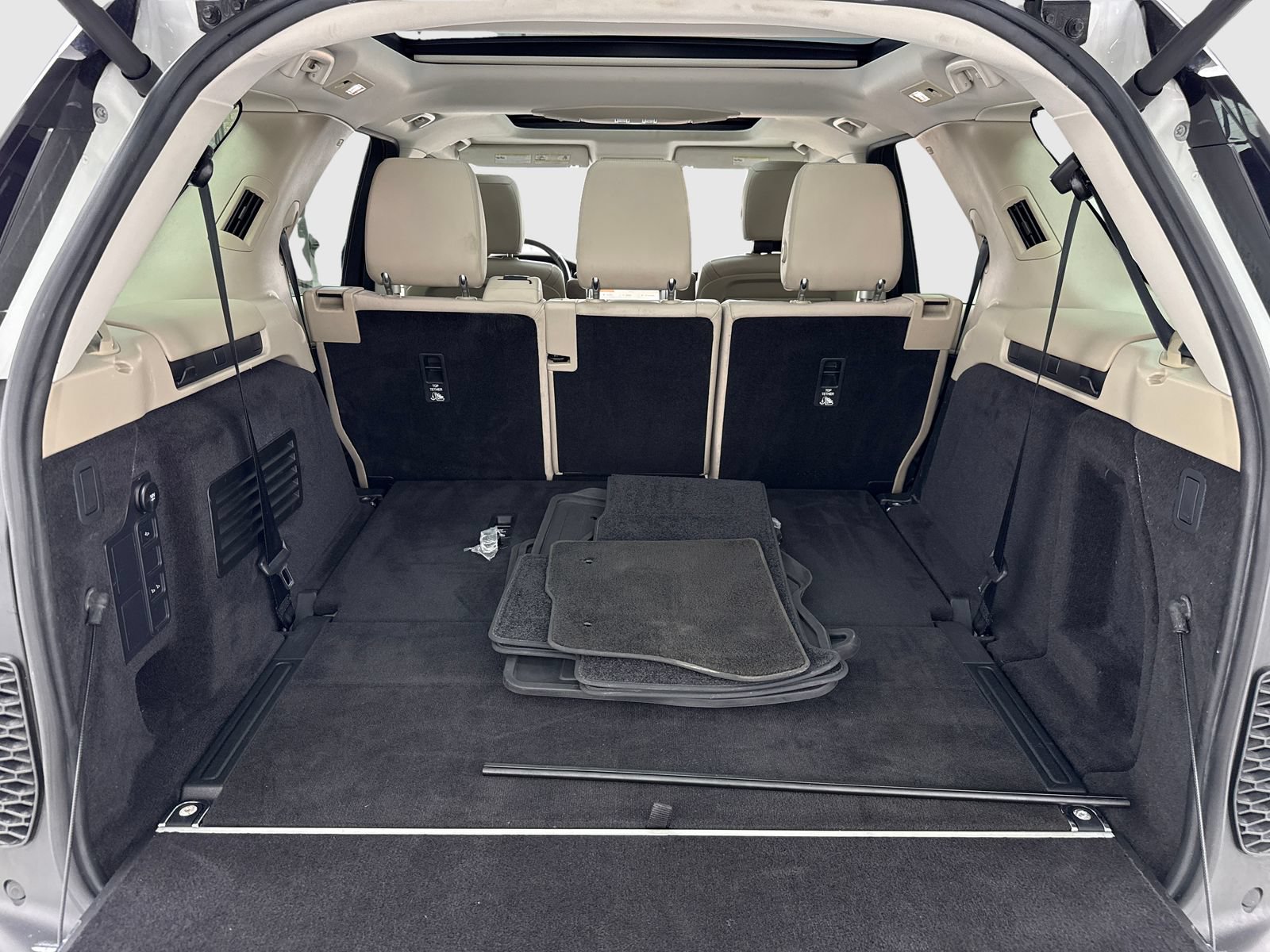 Used 2019 Land Rover Discovery SE AWD/4WD image 50