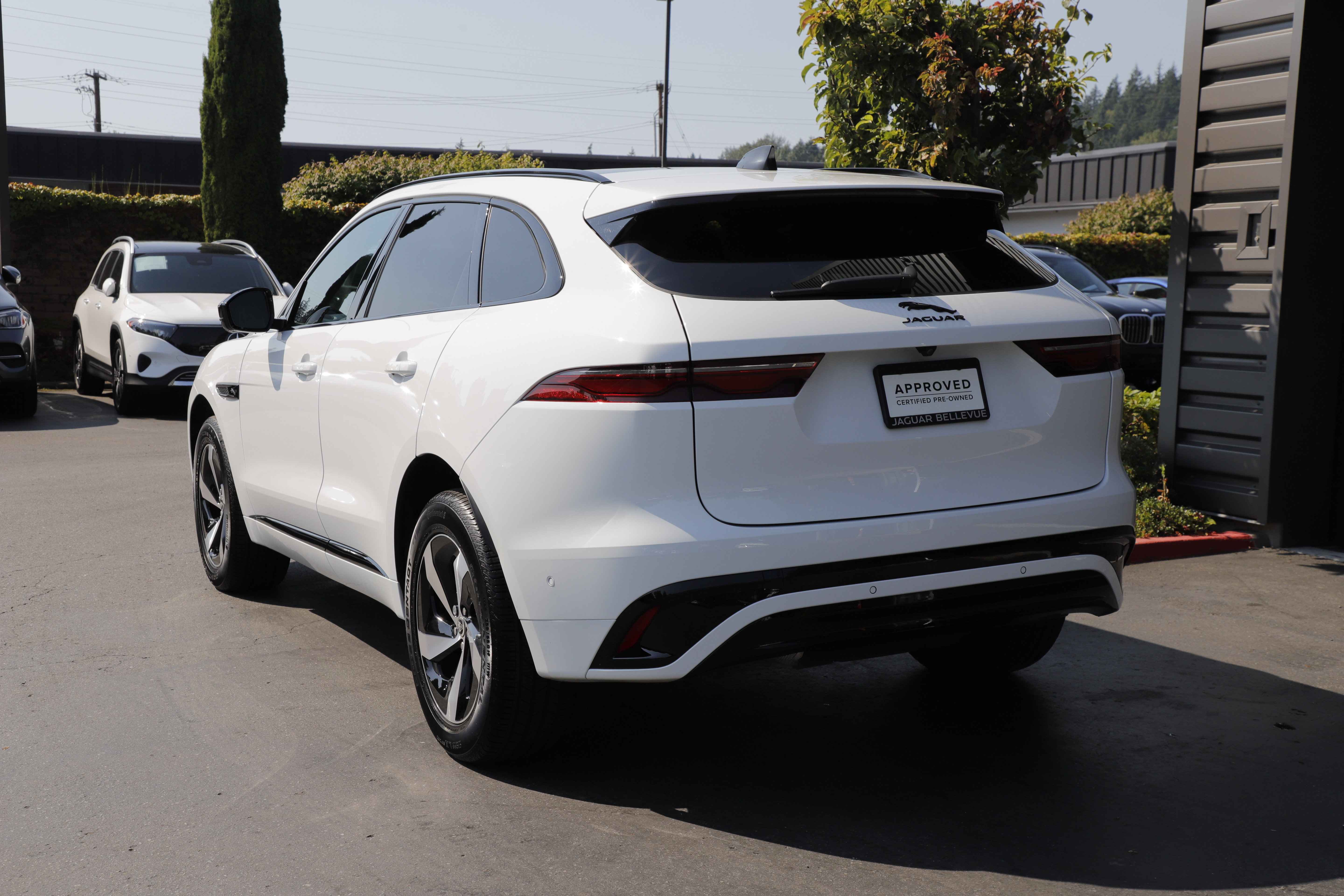 Certified 2025 Jaguar F-PACE R-Dynamic S AWD/4WD image 6