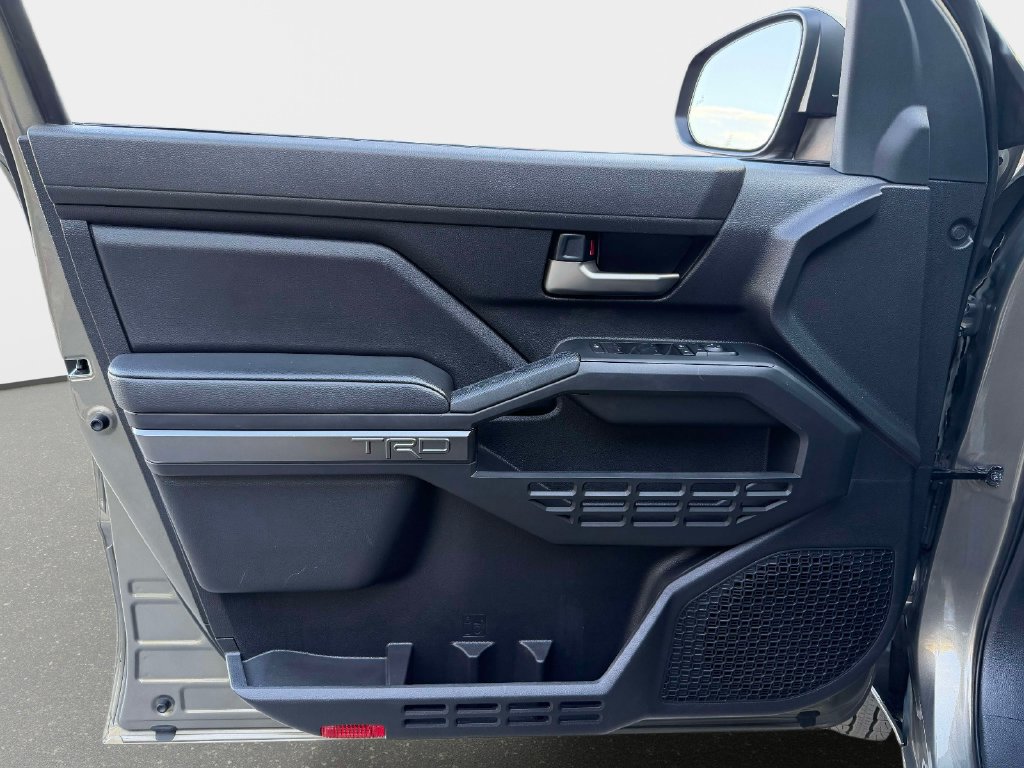 Used 2025 Toyota Tacoma TRD Sport AWD/4WD image 12