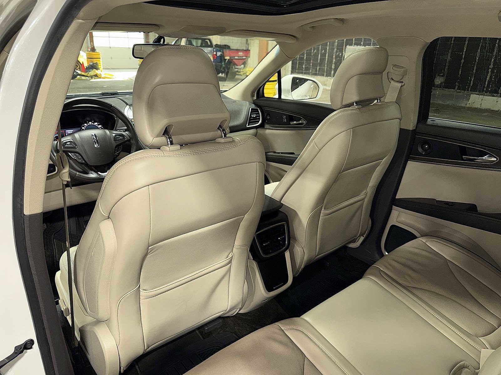 Used 2016 Lincoln MKX Reserve w/ Cargo Accessories Package image 30