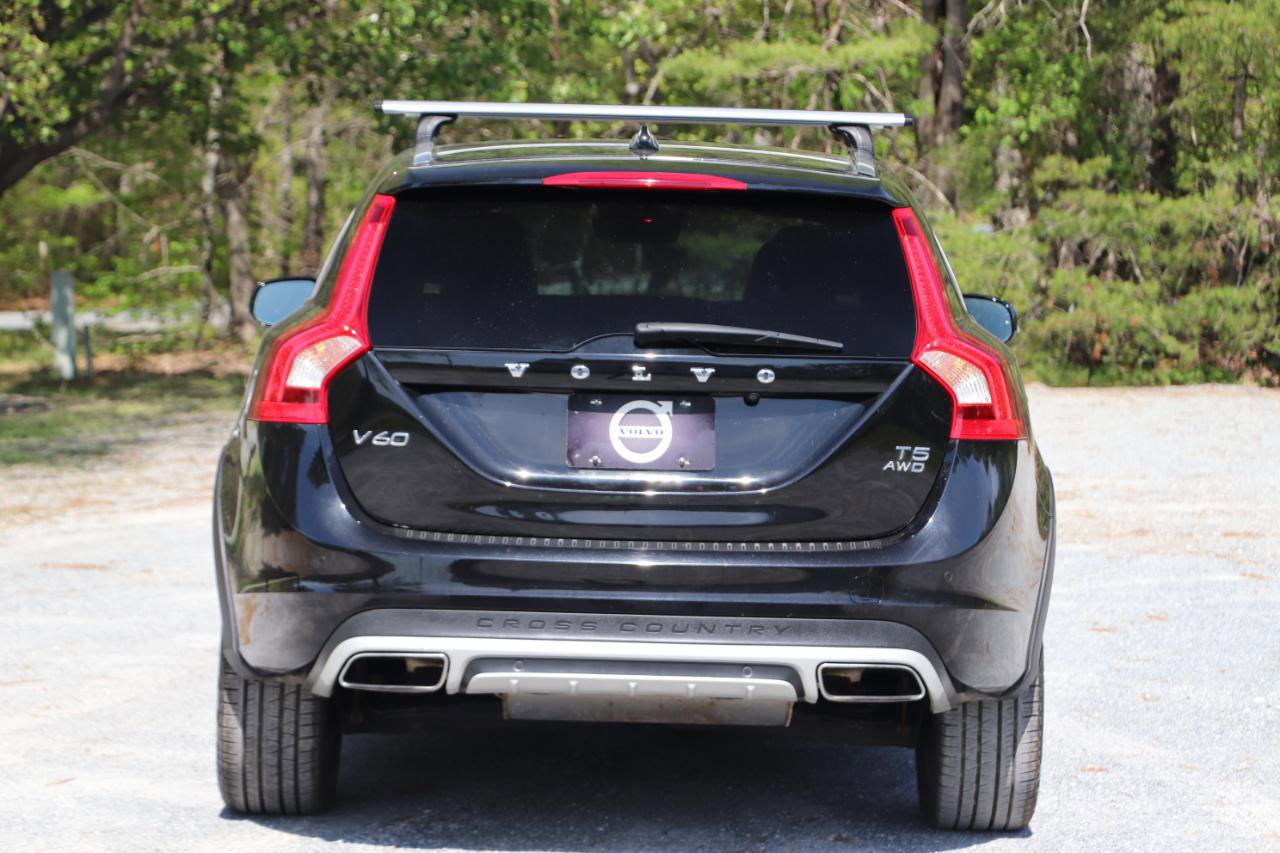 Used 2016 Volvo V60 T5 Cross Country Platinum w/ Climate Package AWD/4WD image 4