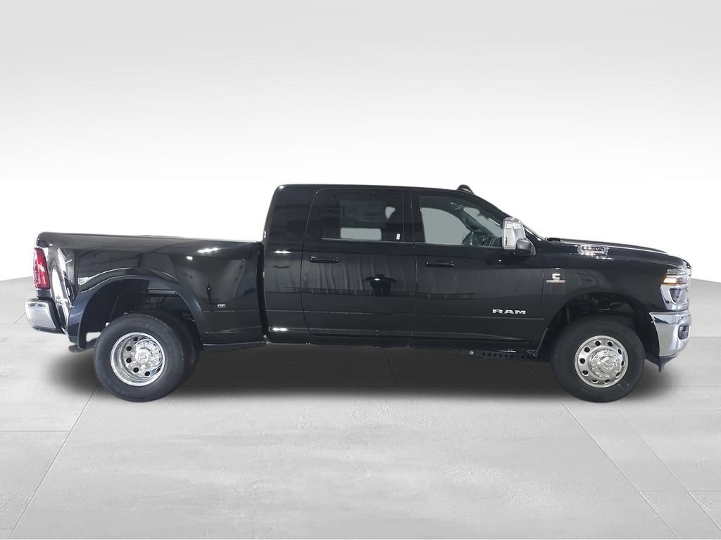New 2026 RAM 3500 Laramie AWD/4WD image 9