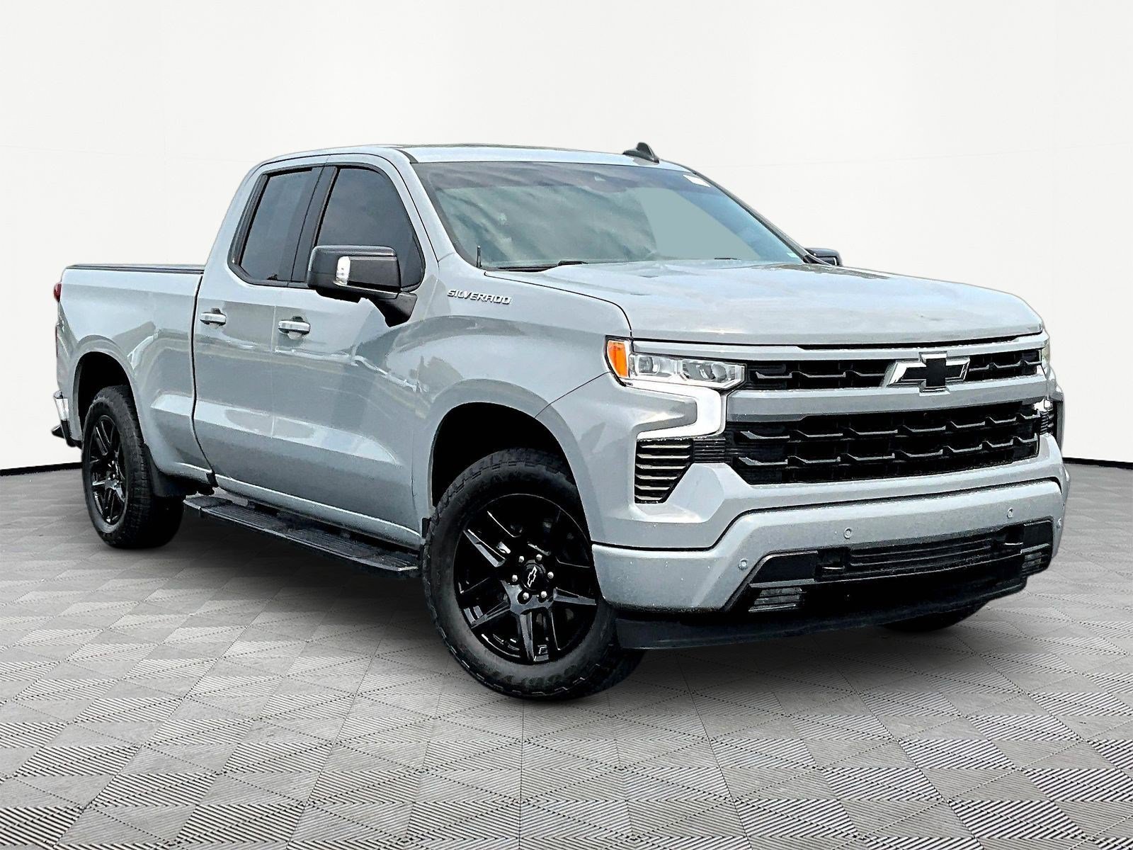 Used 2025 Chevrolet Silverado 1500 RST w/ Convenience Package II AWD/4WD image 3