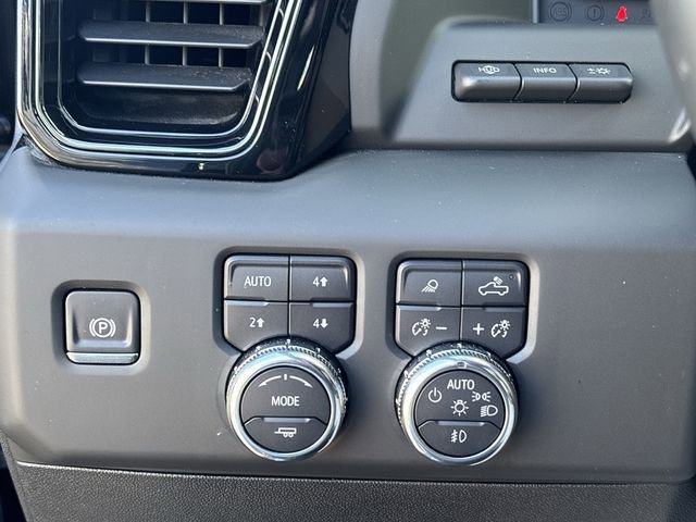 Used 2025 GMC Sierra 2500 AT4 w/ AT4 Premium Plus Package image 19