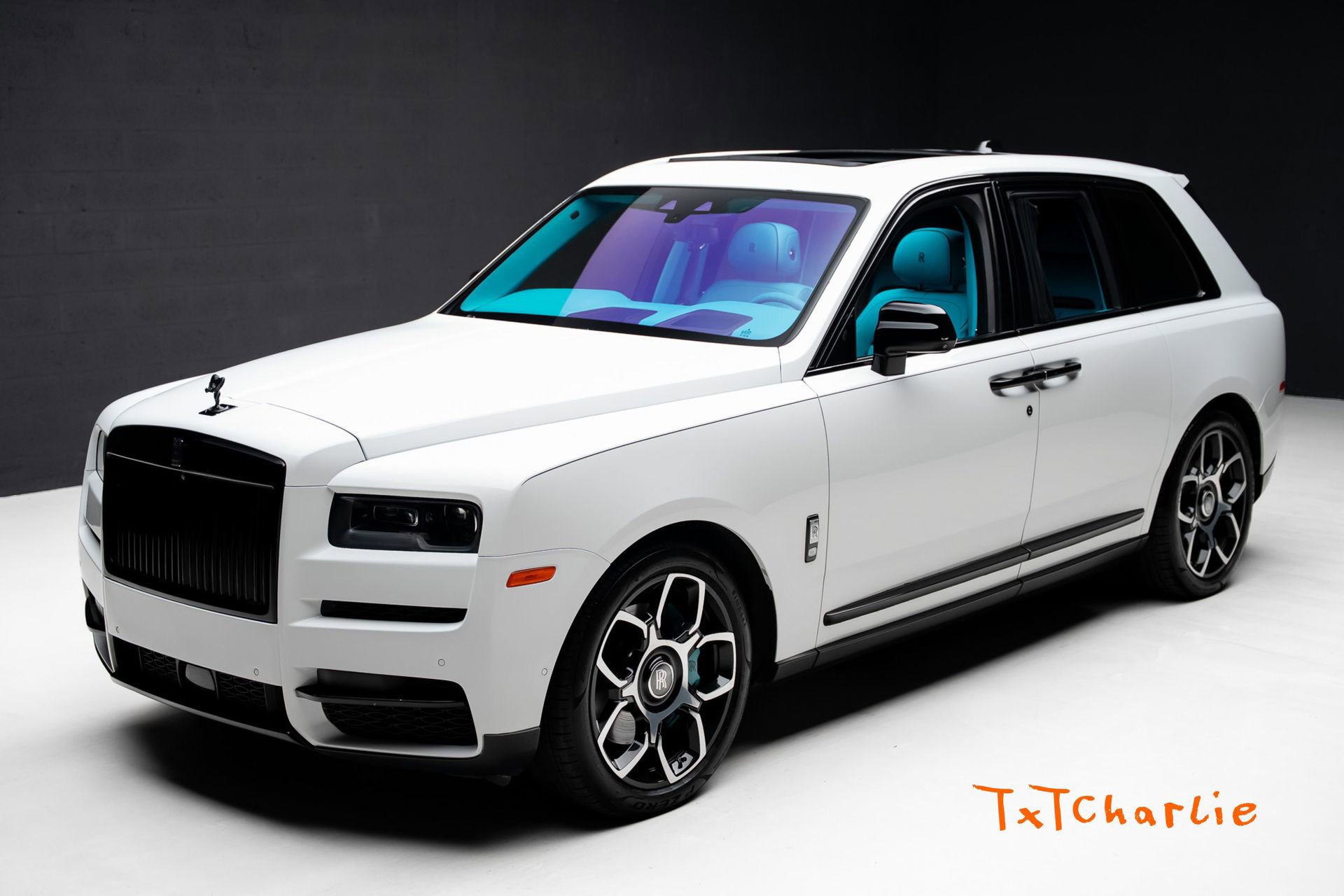 Used 2019 Rolls-Royce Cullinan AWD/4WD image 1