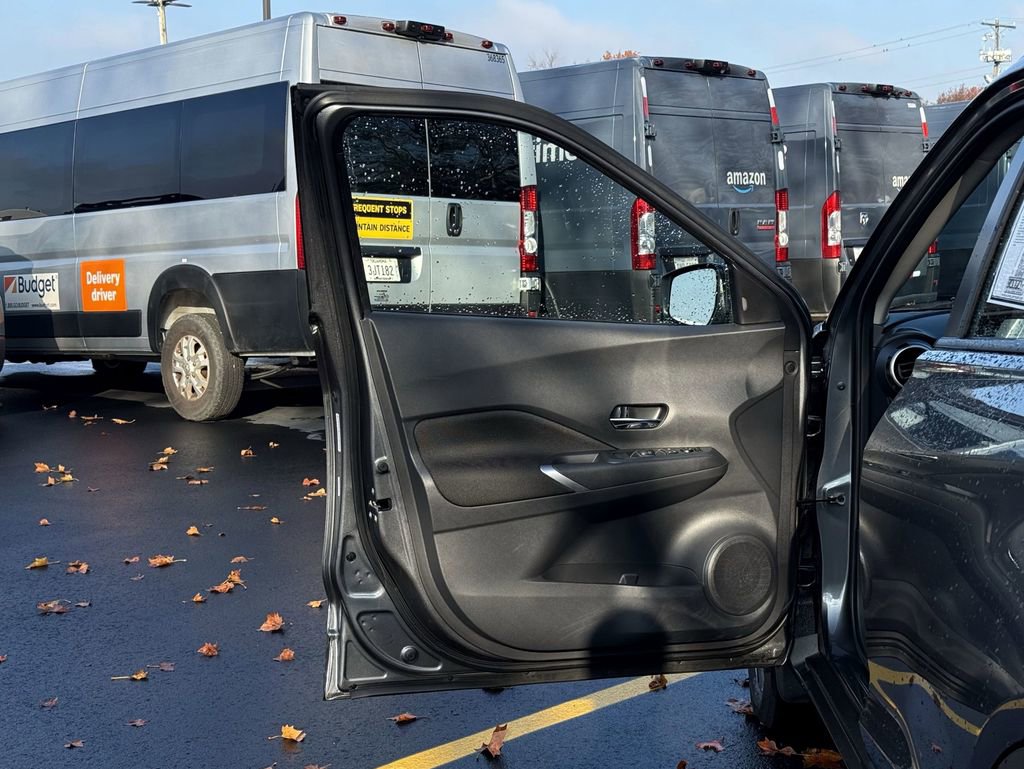 Used 2024 Nissan Kicks SV image 12