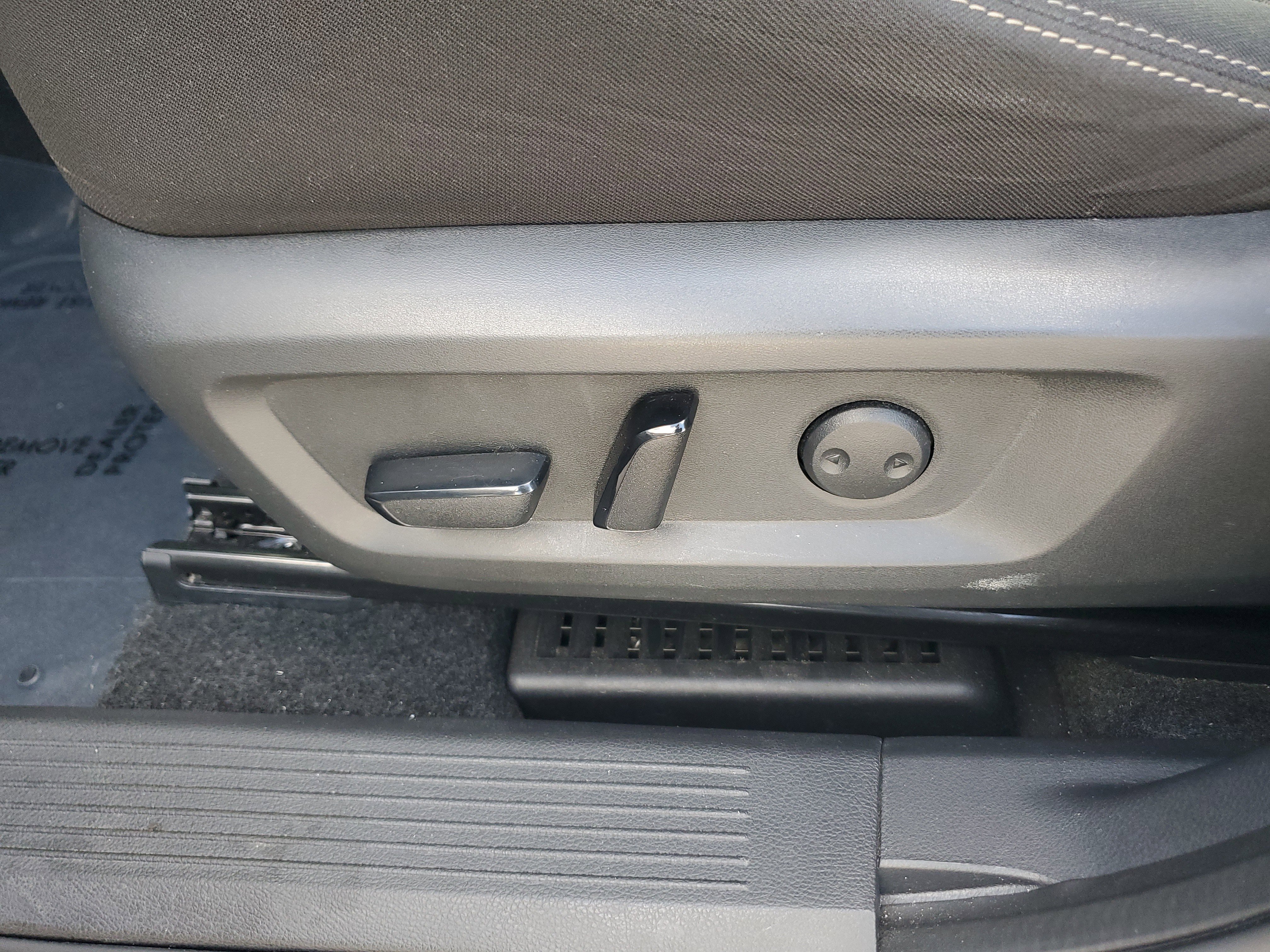 Used 2022 Nissan Rogue SV image 12