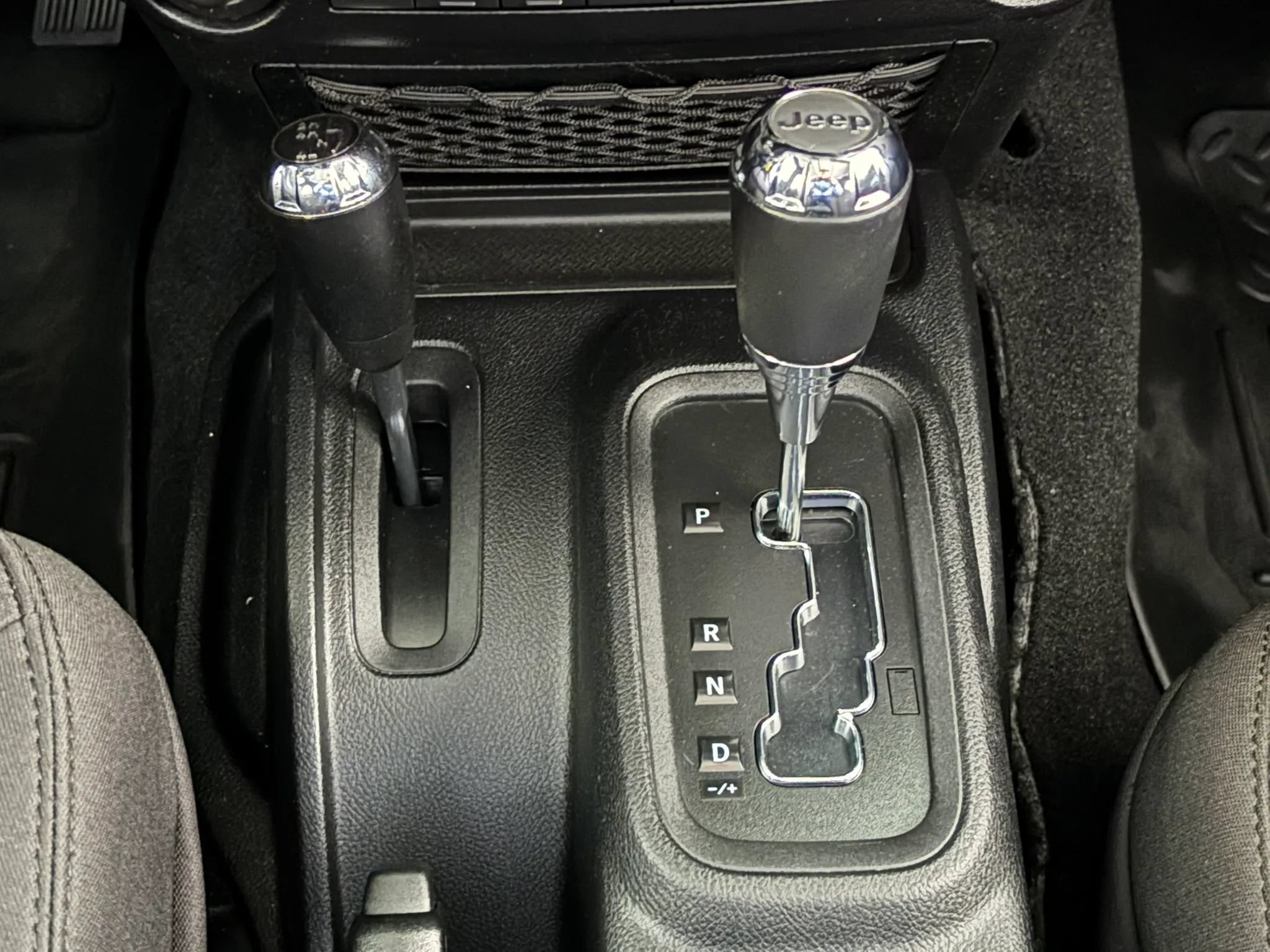 Used 2015 Jeep Wrangler Unlimited Sport AWD/4WD image 28