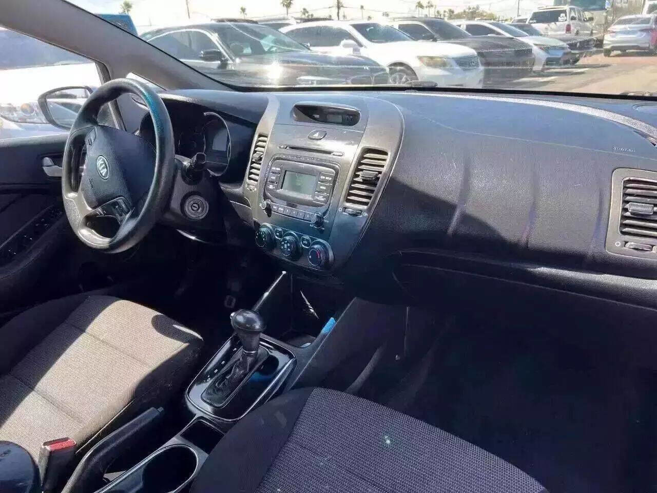 Used 2017 Kia Forte LX image 22