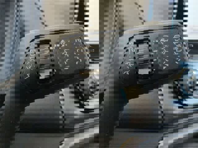 Used 2020 Ford EcoSport SE w/ SE Convenience Package image 28