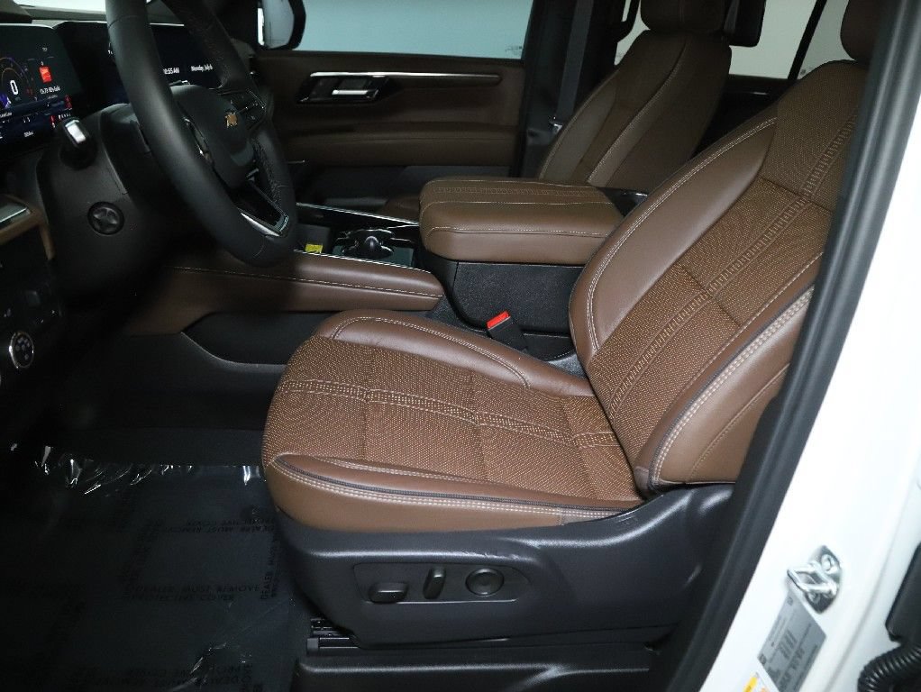 Used 2025 Chevrolet Tahoe High Country AWD/4WD image 21