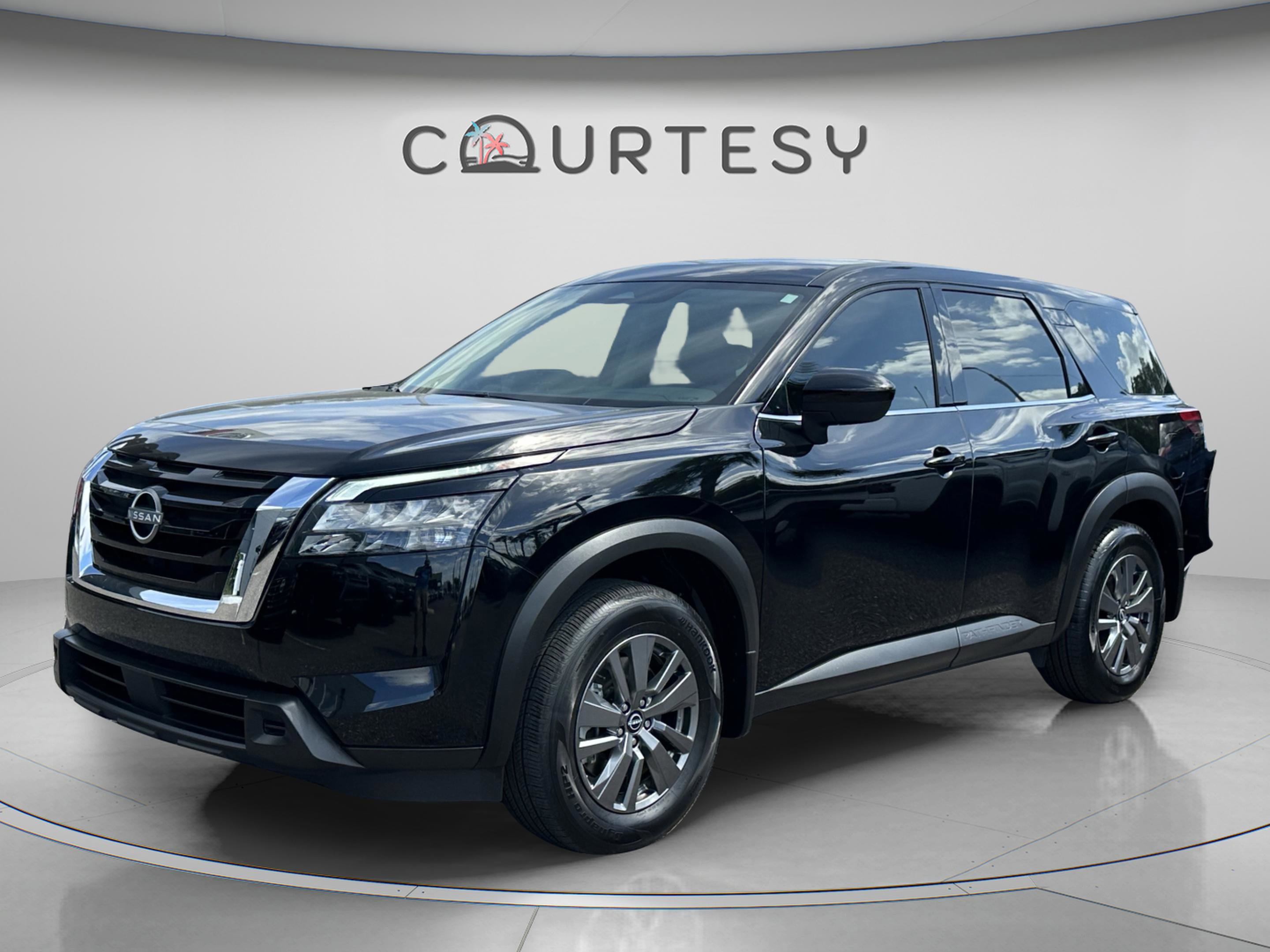 Certified 2025 Nissan Pathfinder S FWD image 1