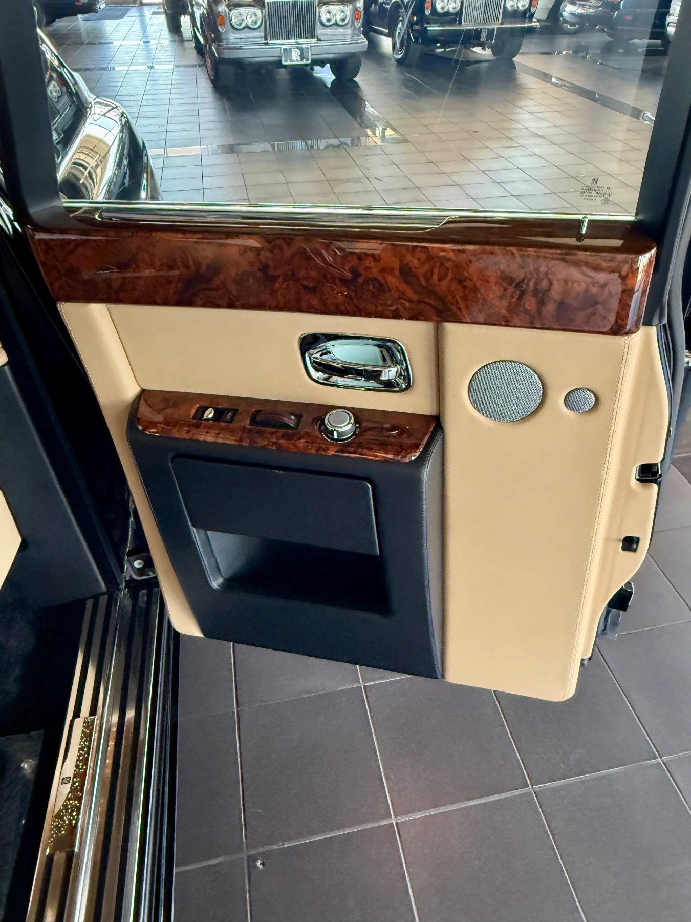 Used 2015 Rolls-Royce Phantom Sedan RWD image 27