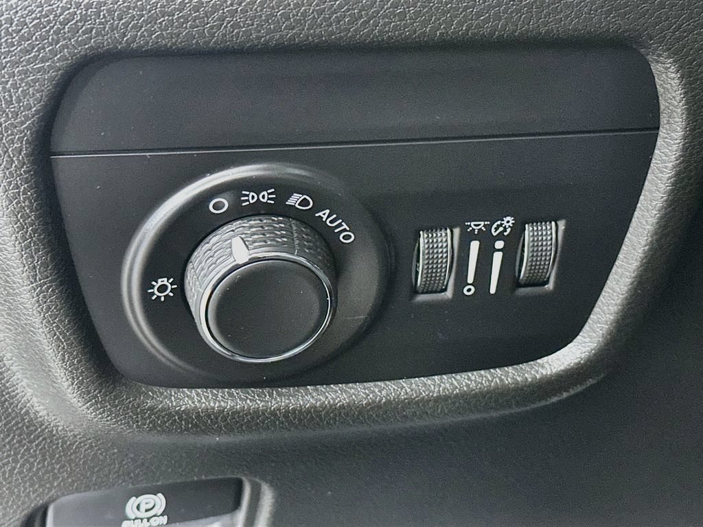 Certified 2022 Jeep Grand Cherokee L Laredo w/ Luxury Tech Group I AWD/4WD image 18