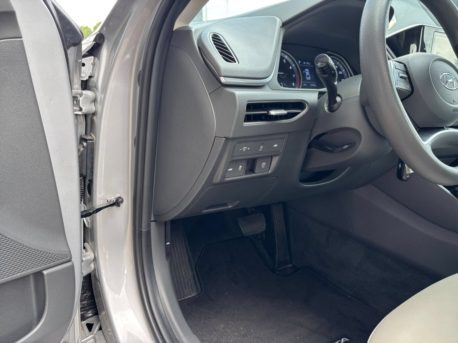 Used 2023 Hyundai Sonata SE FWD image 31