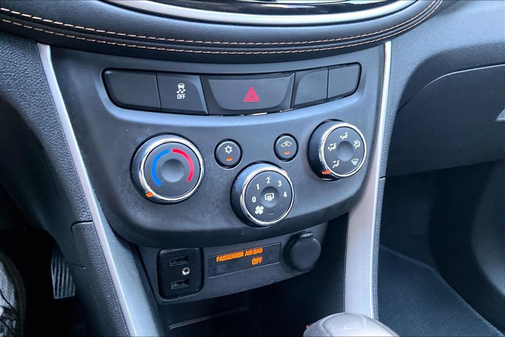Used 2022 Chevrolet Trax LT w/ LT Convenience Package FWD image 13