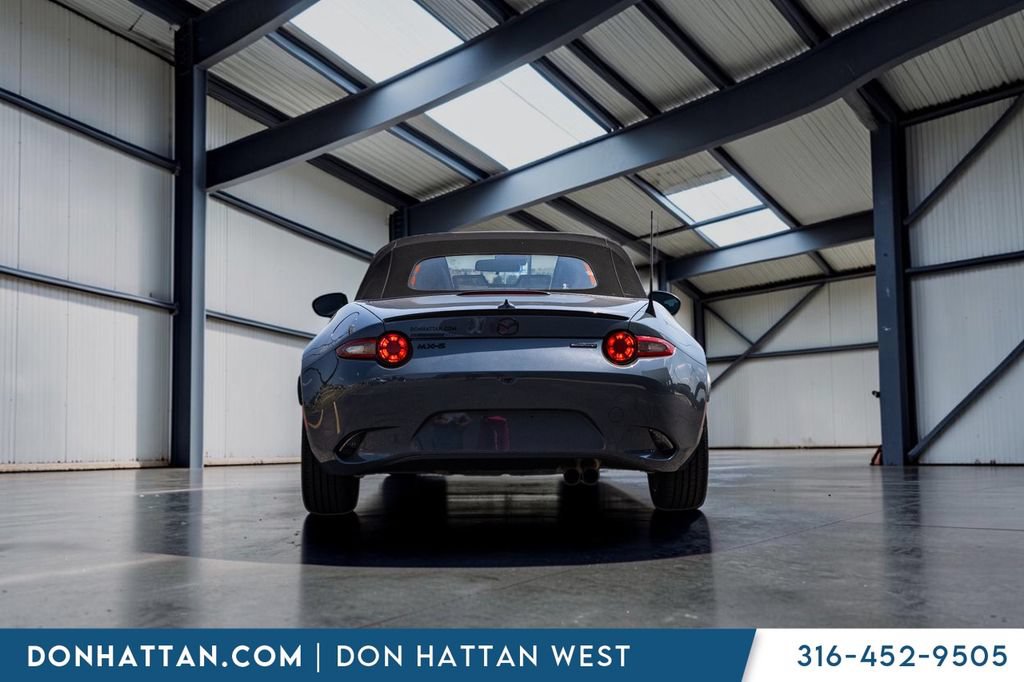 Used 2021 MAZDA MX-5 Miata Club RWD image 22