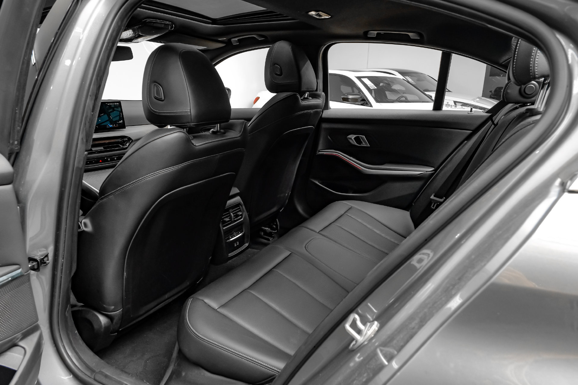 Used 2025 BMW 330i Sedan RWD image 39