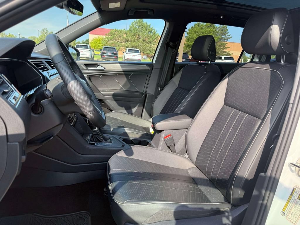 Used 2022 Volkswagen Tiguan SE R-Line FWD image 14