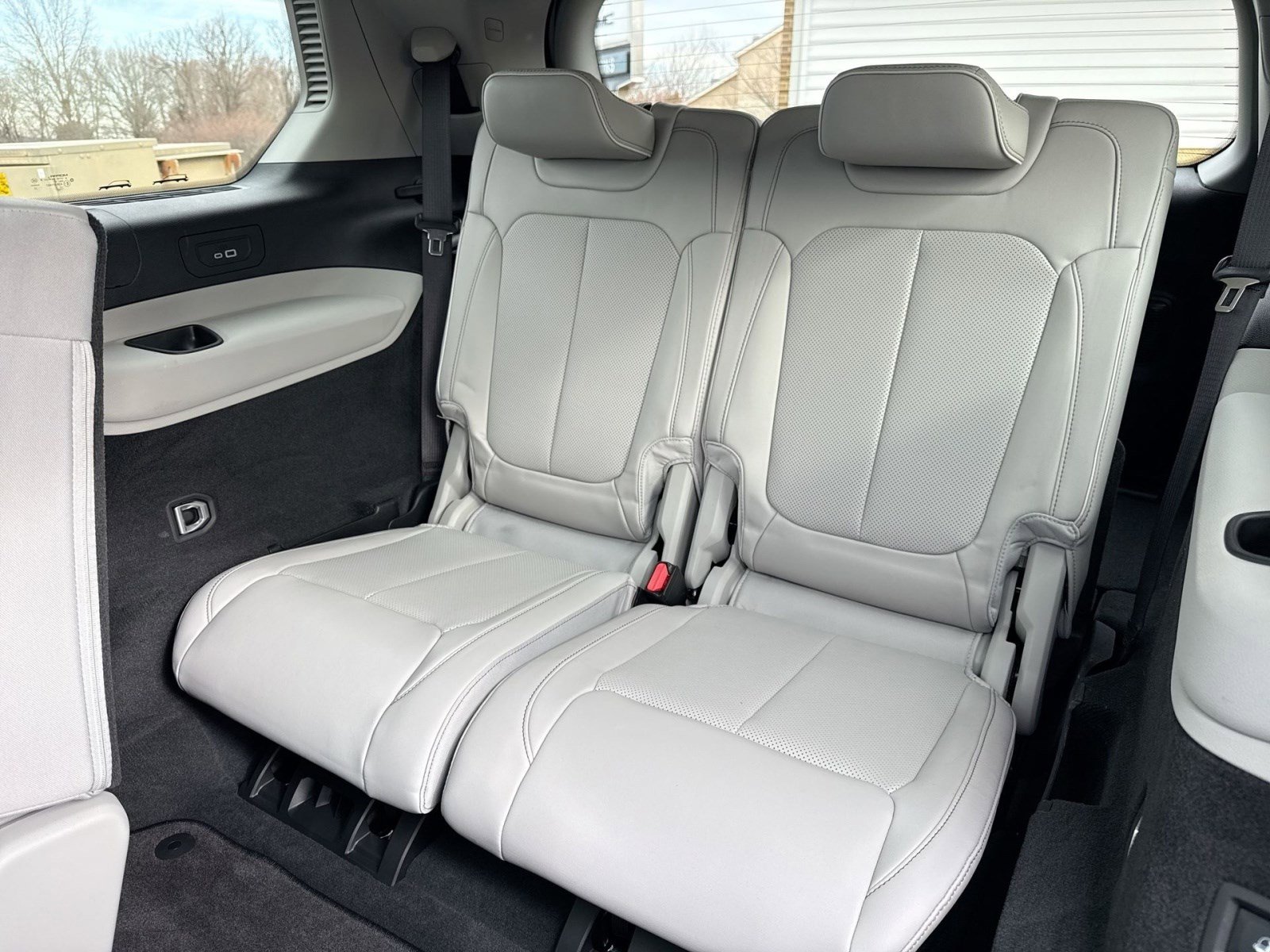 Used 2023 Jeep Grand Cherokee L Overland w/ Advanced Protech Group III image 26