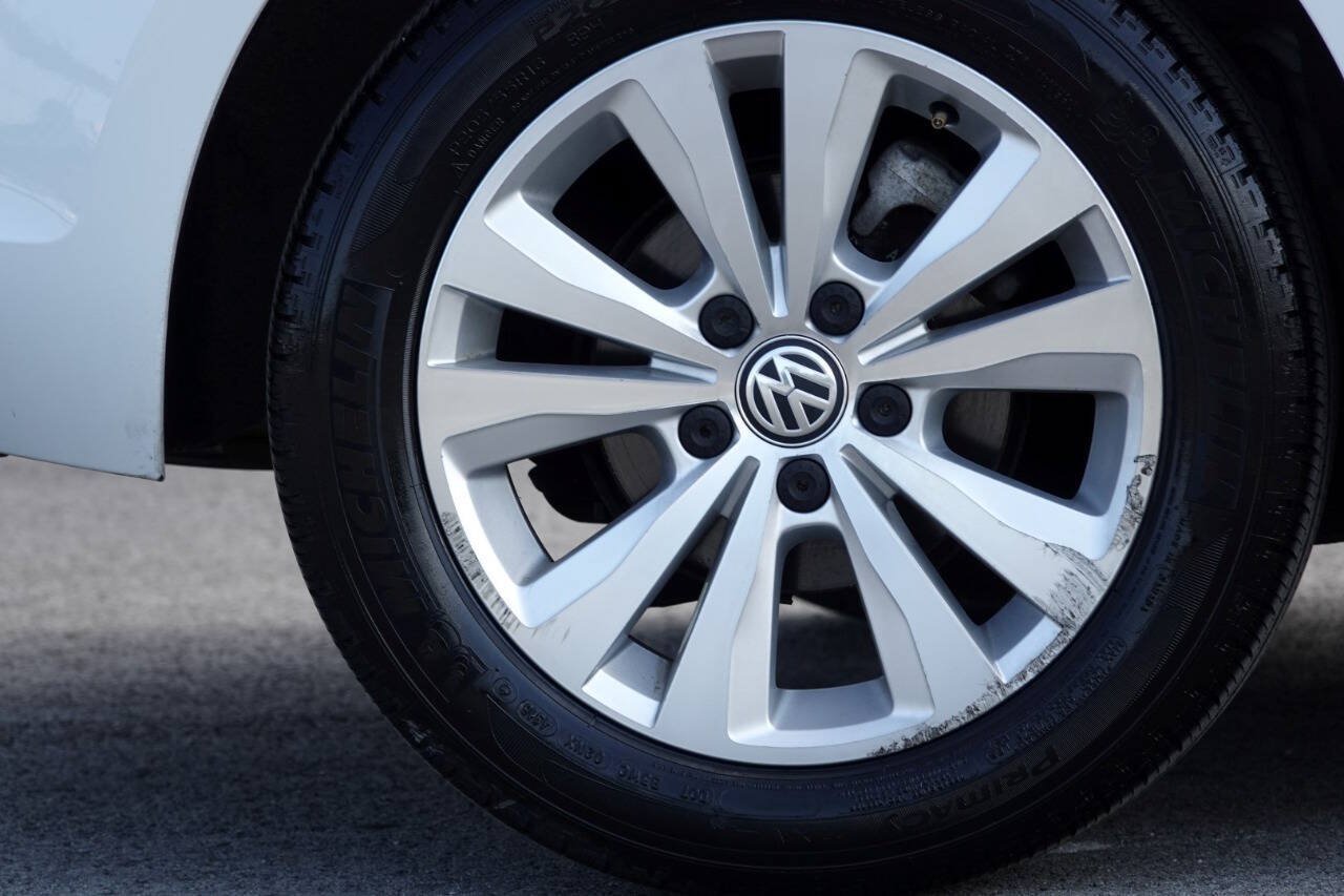 Used 2015 Volkswagen Golf TDI S FWD image 49