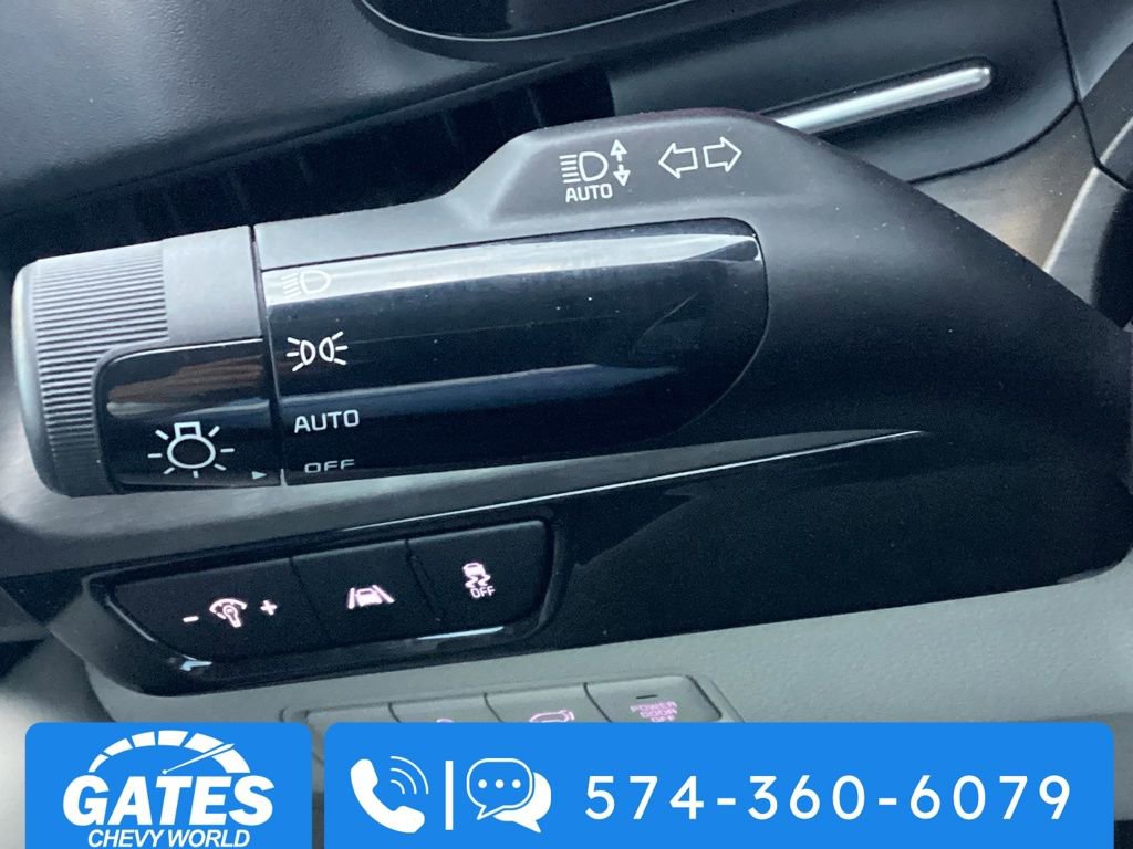 Used 2024 Kia Carnival EX image 27