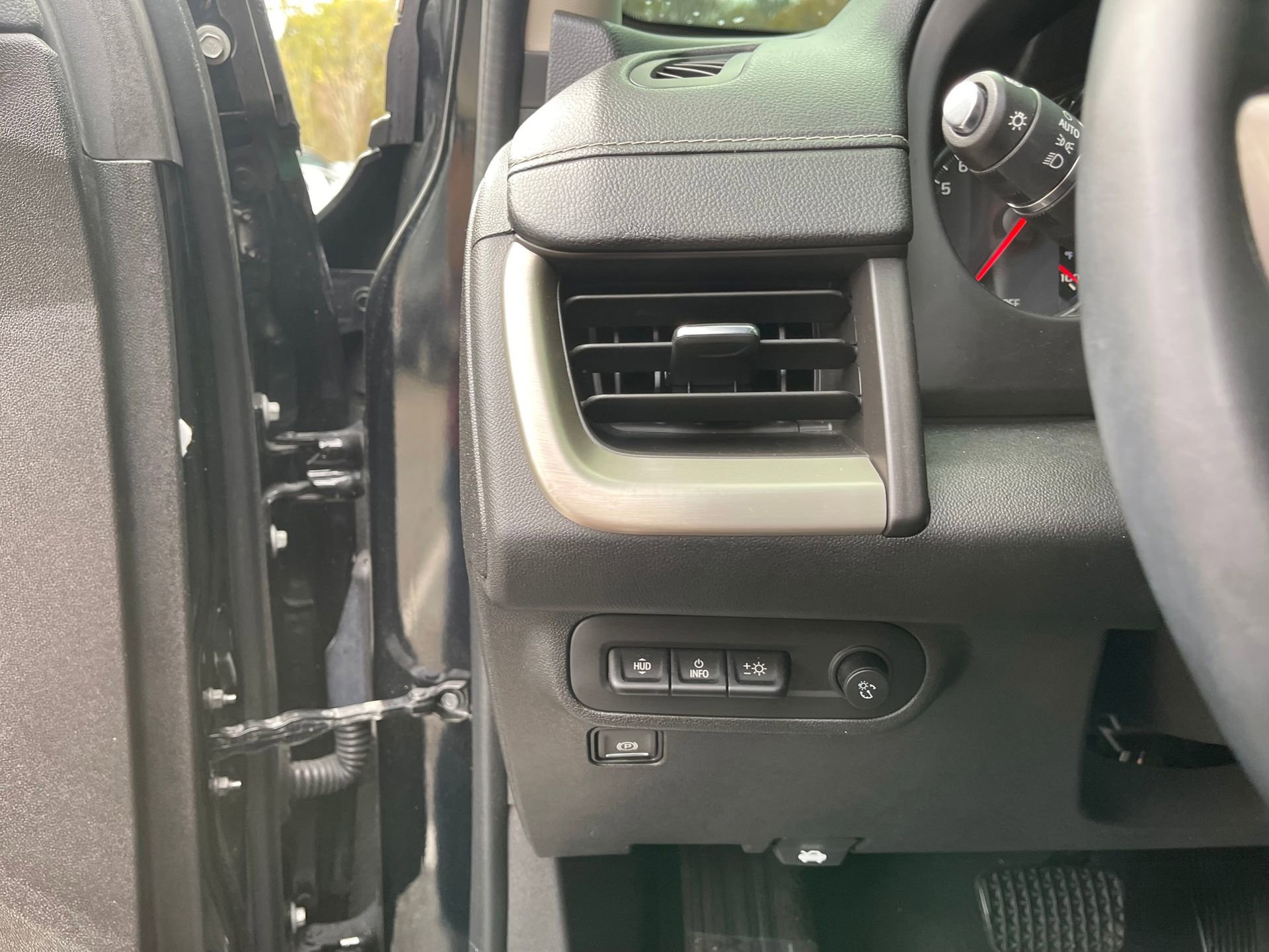 Used 2024 GMC Terrain Denali w/ Denali Premium Package image 18