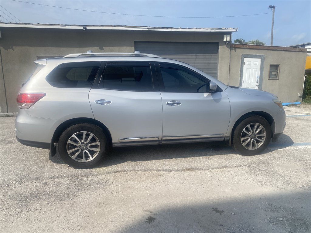 Used 2013 Nissan Pathfinder SL FWD image 8