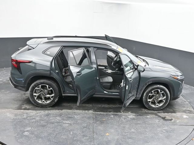 Used 2025 Chevrolet Trax LT image 65
