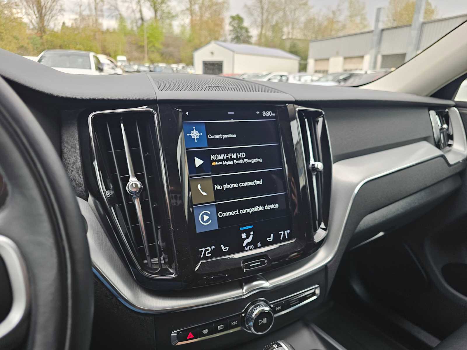 Used 2019 Volvo XC60 T5 Momentum w/ Multimedia Package image 24