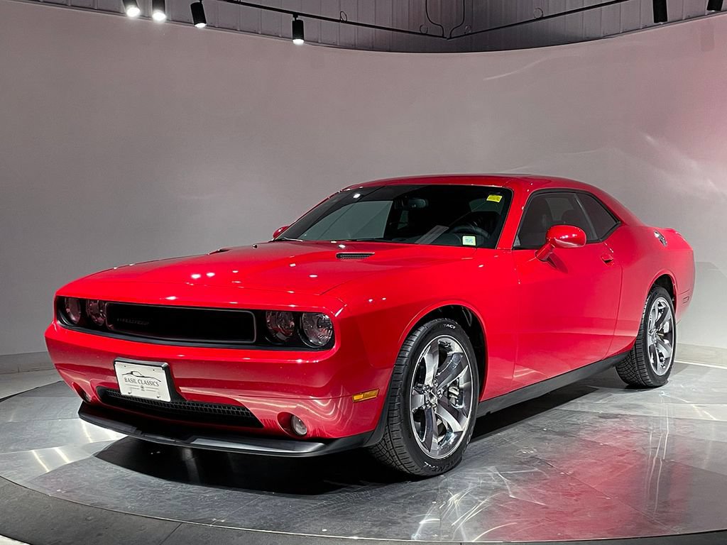 Used 2012 Dodge Challenger SXT Plus RWD image 2