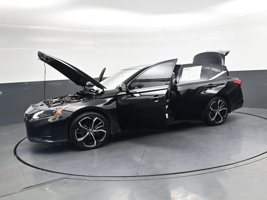Used 2023 Nissan Altima 2.5 SR FWD image 39