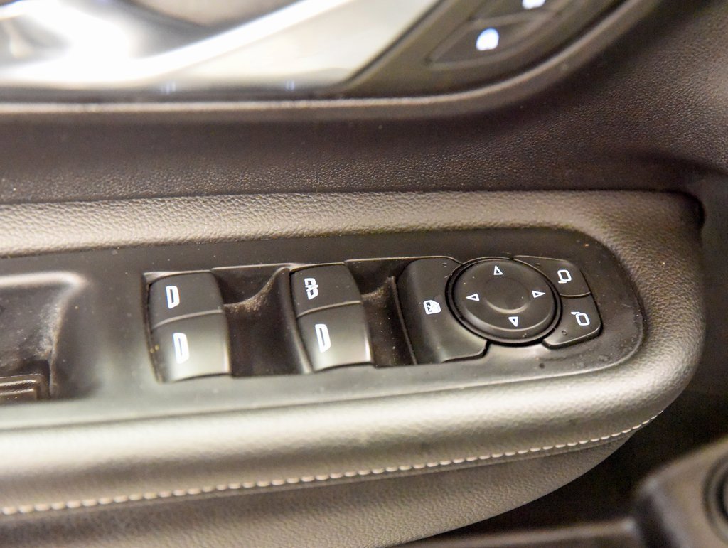 Used 2023 GMC Terrain SLE image 16