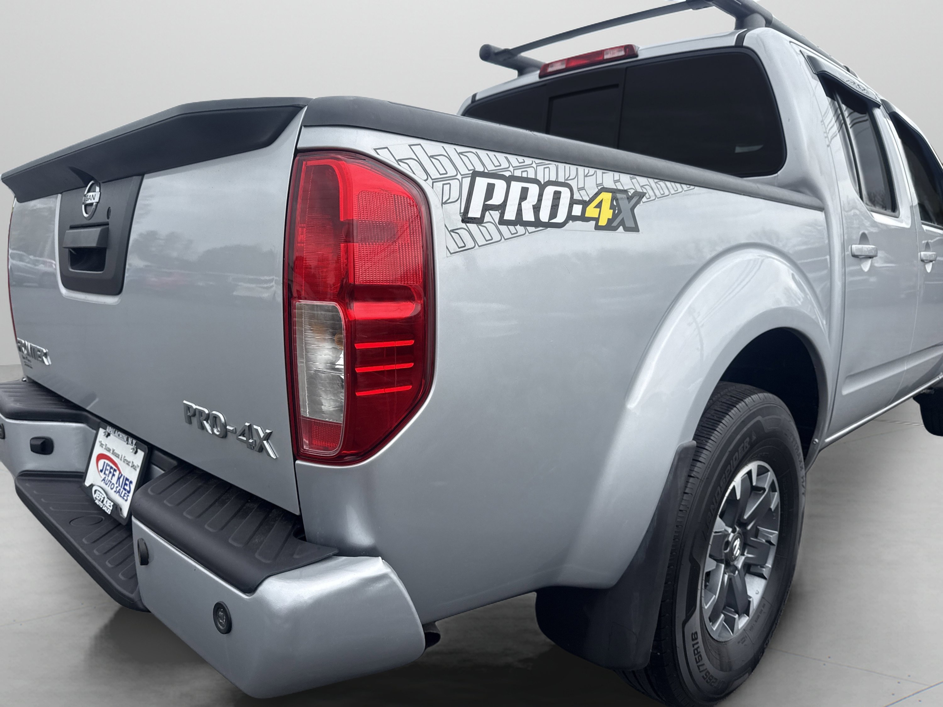 Used 2015 Nissan Frontier PRO-4X w/ Pro-4x Luxury Package AWD/4WD image 5