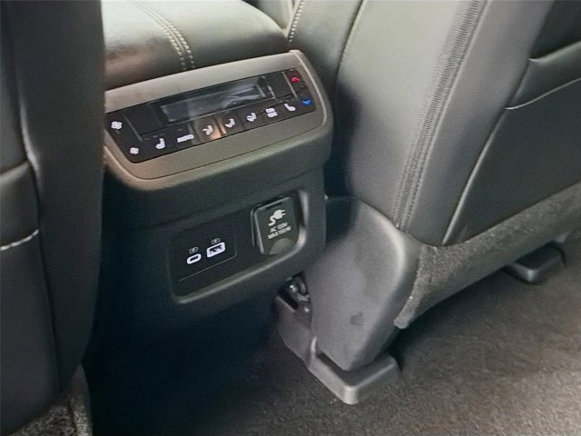 Certified 2024 Nissan Pathfinder Platinum w/ Black Appearance Package FWD image 27