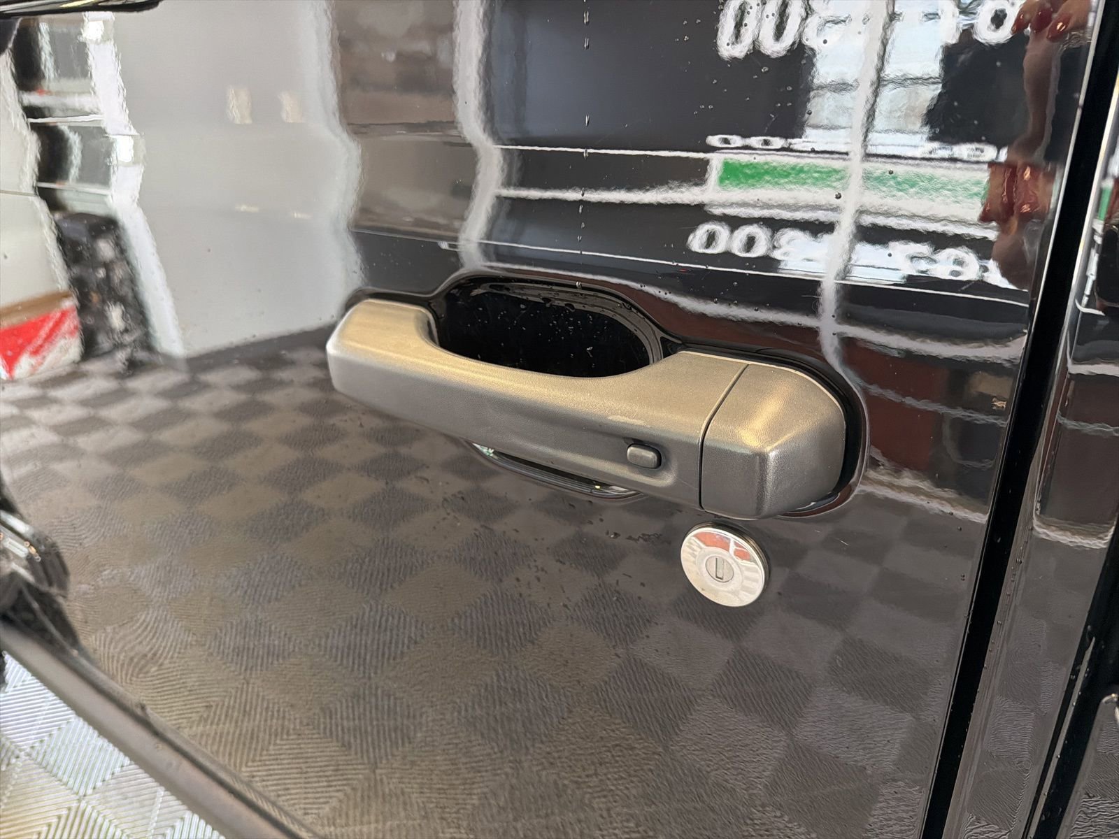 Used 2024 Jeep Wrangler Unlimited Rubicon w/ Technology Group image 8