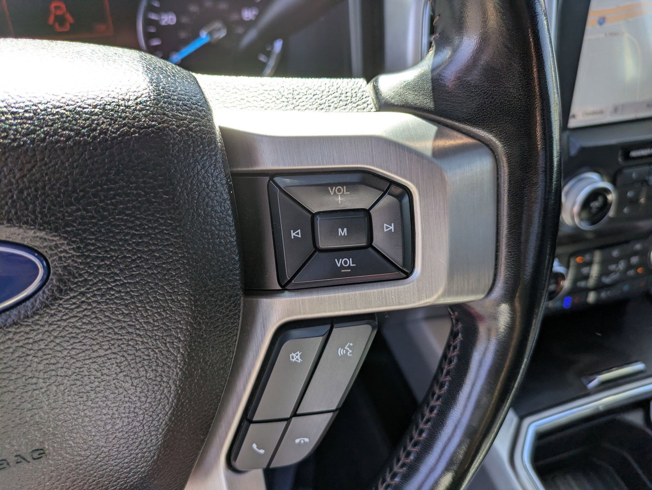 Certified 2019 Ford F350 Platinum w/ Platinum Ultimate Package AWD/4WD image 21