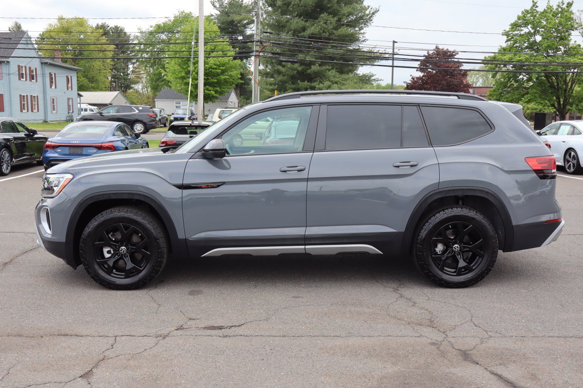 Used 2025 Volkswagen Atlas Peak Edition SE AWD/4WD image 9