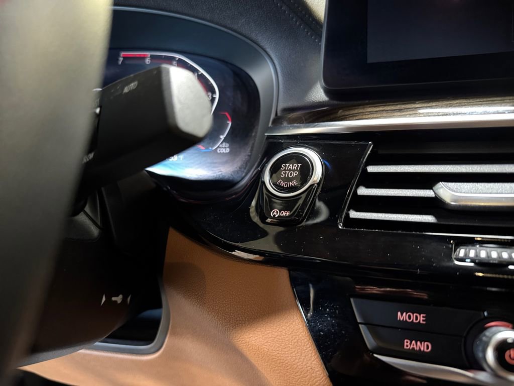 Used 2022 BMW 530i xDrive w/ Premium Package image 29